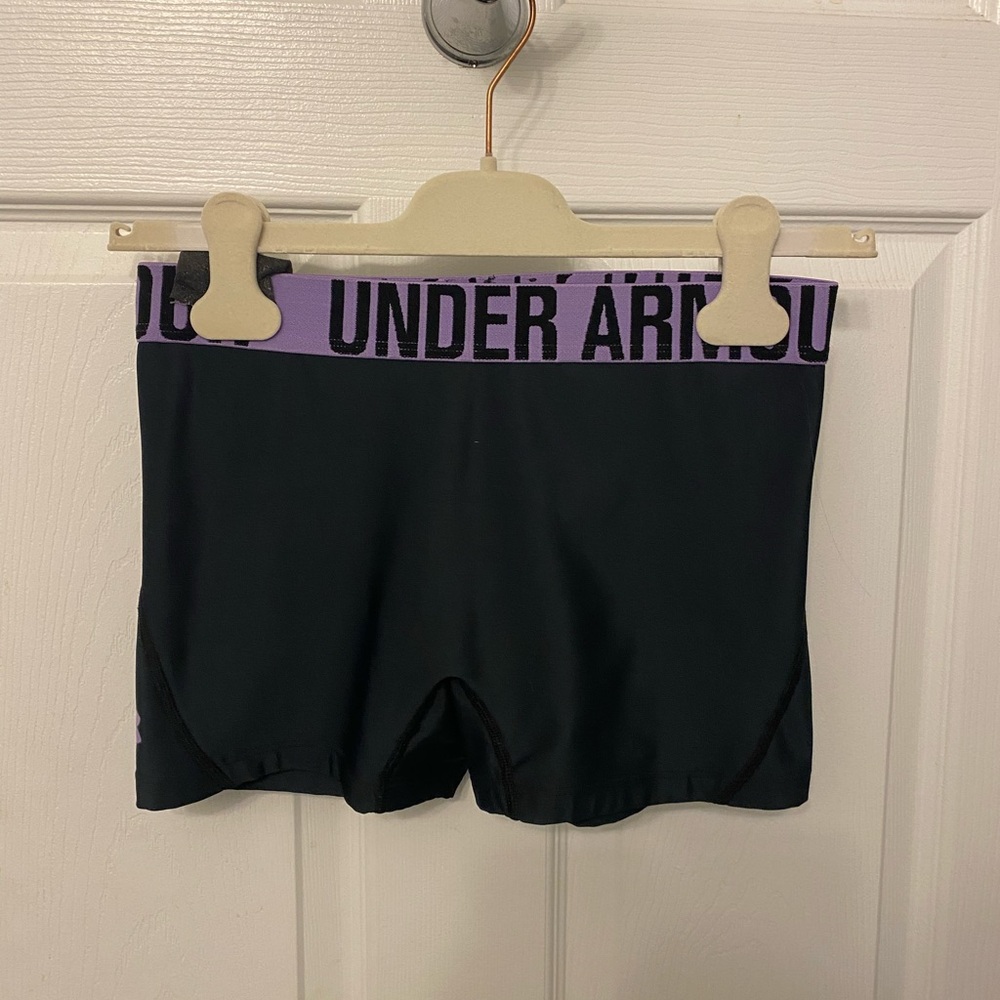 Underarmour shorts. Size s